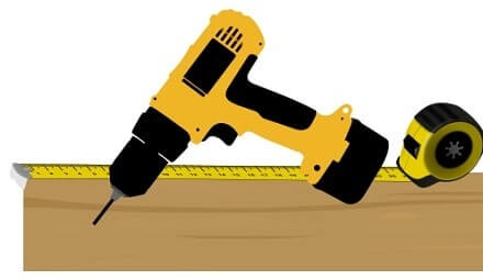  Gat boren in lat, houdt minimaal 5 centimeter afstand af van de zijkant van de lat