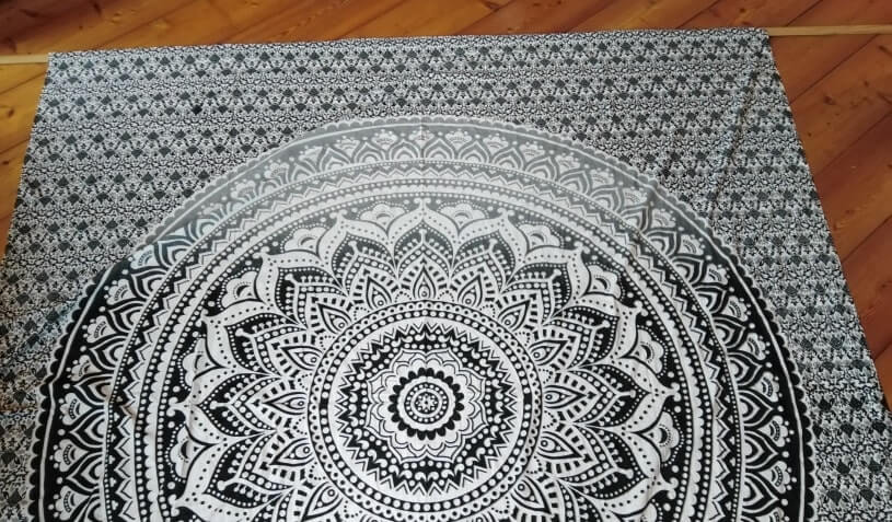 hoe mandala doek ophangen