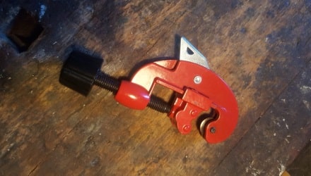 Ingebouwde uitklapbare ontbramer pijpsnijder 