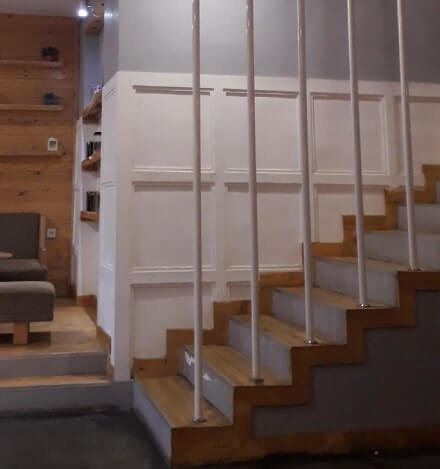 Lambrisering bij trap rechte lijn