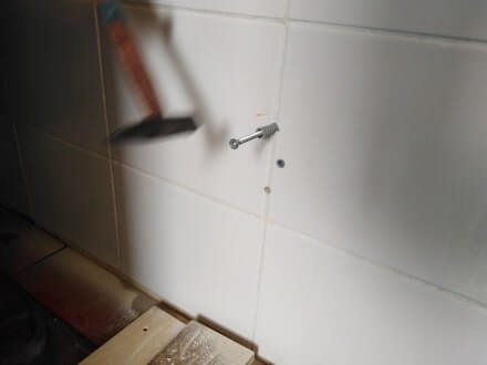 Plug inbrengen douchedeur