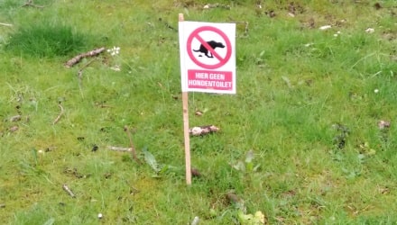 Prikbord ‘Verboden te poepen voor honden’
