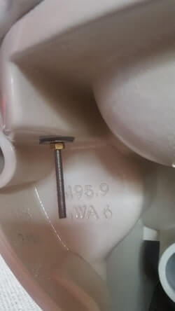 Reservoir op pot middels lange bout