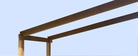 Skelet/geraamte van overkapping aan huis