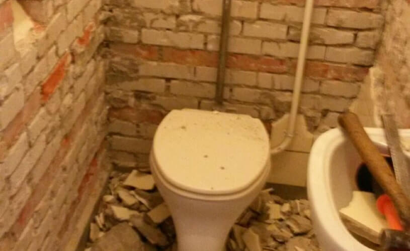 tegels uit wc verwijderen