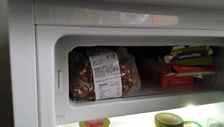 Vriesvak tafelmodel koelkast: lengte, breedte en hoogte van circa  32 x 40 x 10 centimeter, gemiddelde inhoud 15 liter 